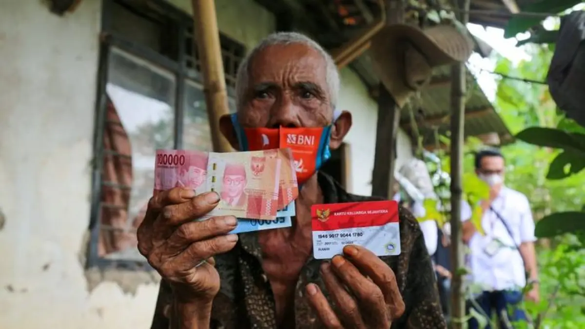 PKH dan BPNT Tahap 3 Juli 2026 segera cair. KPM diminta pegang KKS sendiri agar bantuan diterima utuh tanpa potongan (Pinterest).
