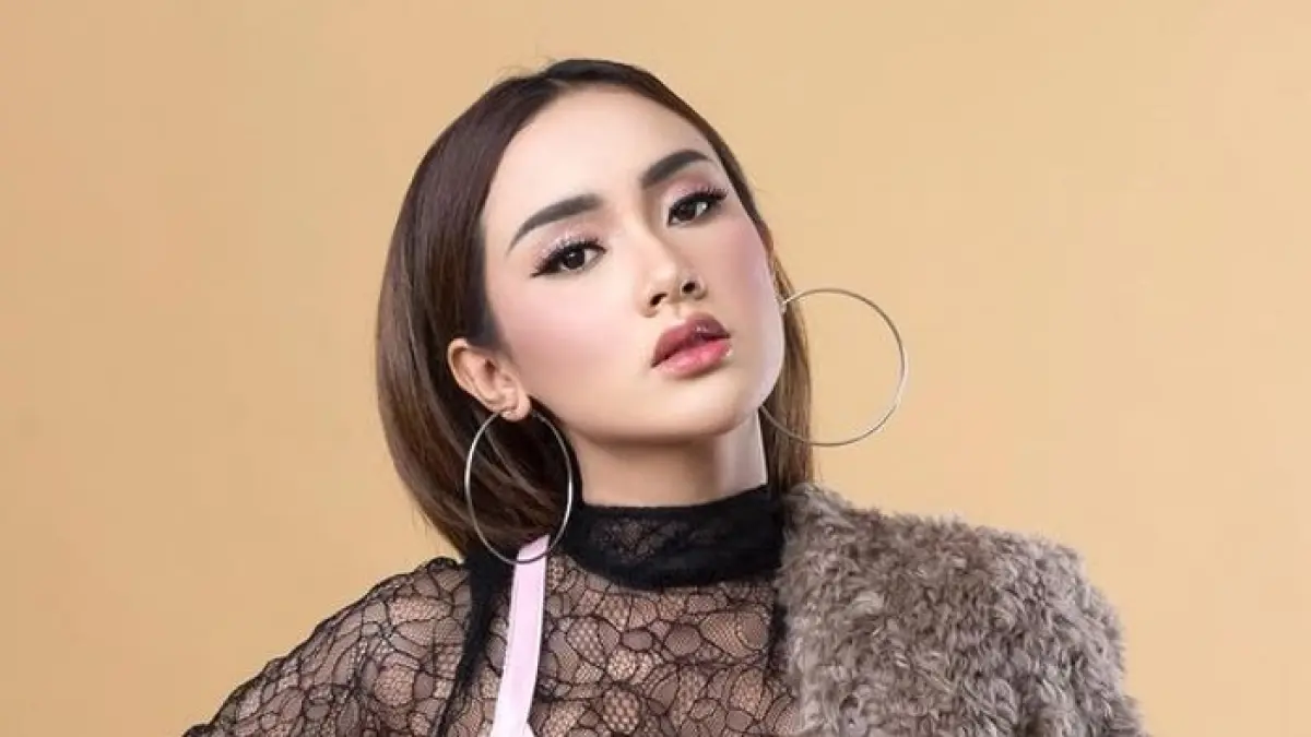 Cita Citata dikabarkan menggugat cerai Didi Mahardika. Rumor KDRT ikut mencuat, namun hingga kini belum ada konfirmasi resmi.(Gemini AI)