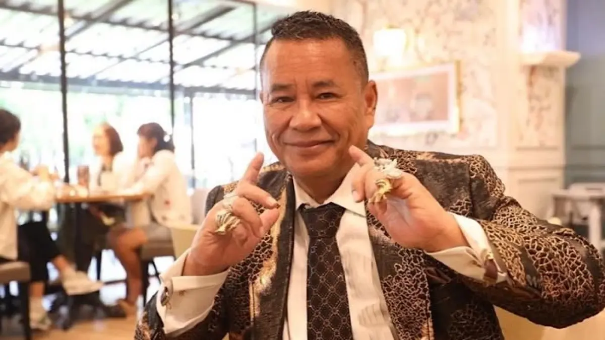 Hotman Paris melontarkan kritik kepada Elida Netti dan Firdaus setelah Razman Arif Nasution ditahan. Pernyataannya viral di media sosial.(pinterest)