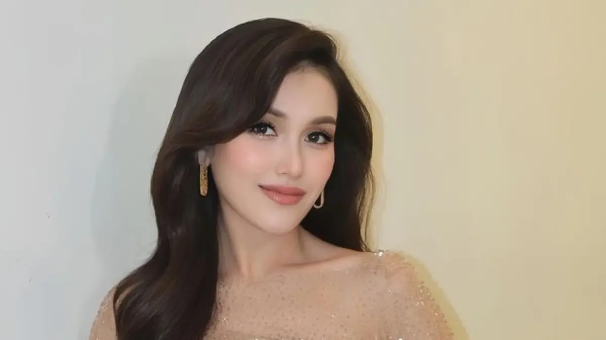 Kevin Gusnadi kembali jadi sorotan usai dikabarkan dekat dengan Ayu Tingting. Simak fakta keluarga, karier, dan perjalanan hidupnya.(Gemini AI)