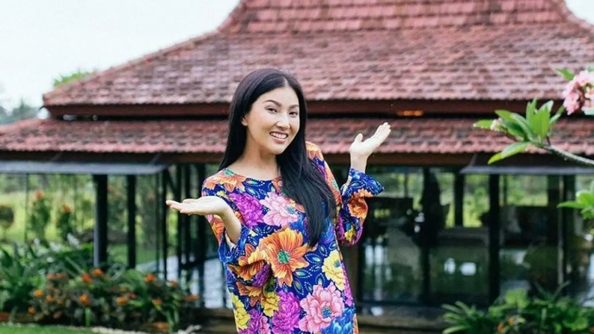 Sarwendah kembali dikaitkan isu Gunung Kawi saat sengketa hak asuh anak dengan Ruben Onsu. Simak kronologi lengkapnya.(Gemini AI)