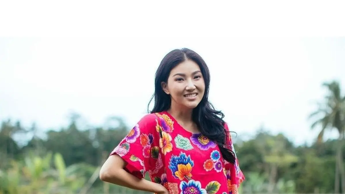 Sarwendah laporkan akun media sosial atas dugaan fitnah dan pencemaran nama baik. Ia juga membantah melaporkan Ruben Onsu.(Gemini AI)