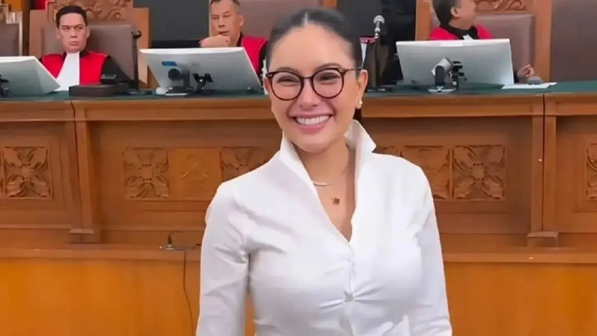 Sidang PK Nikita Mirzani ditunda. Rieke Diah Pitaloka soroti perubahan vonis hingga proses kasasi yang berlangsung cepat.(Gemini AI)
