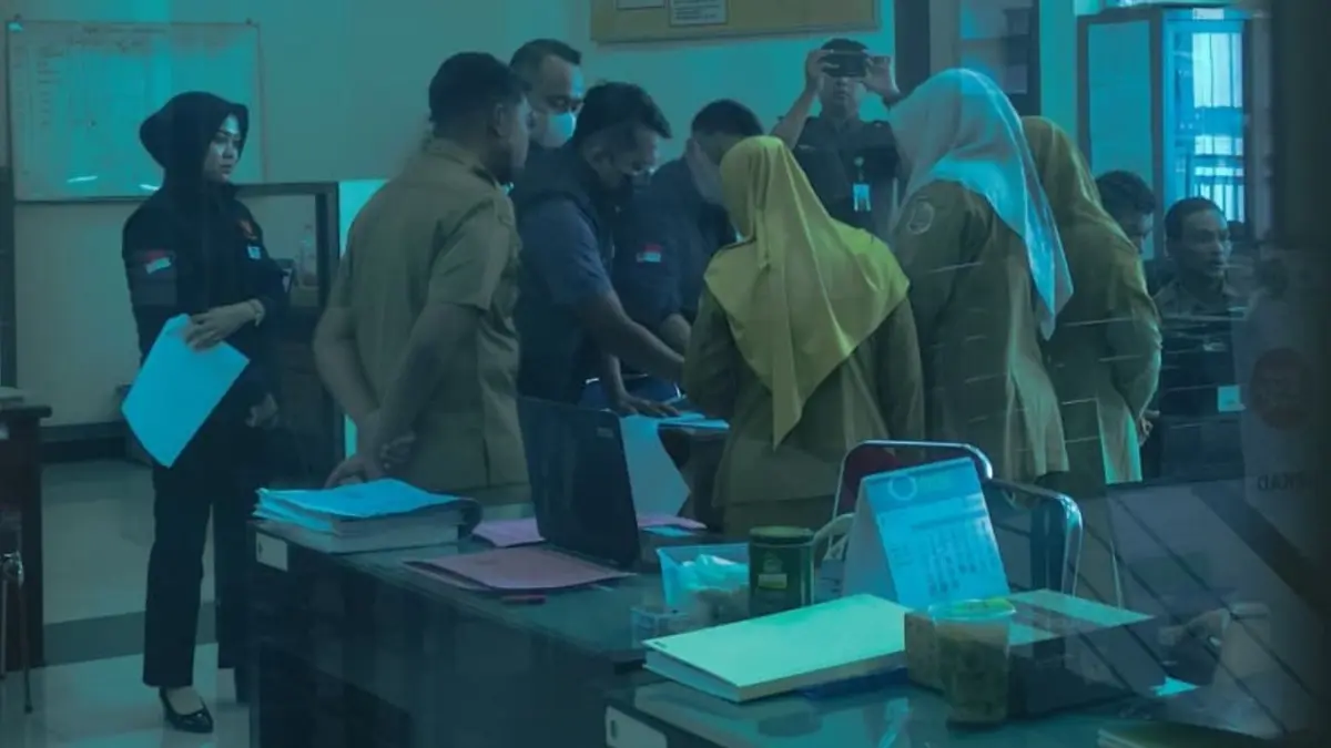 Kejari Tulungagung menggeledah kantor BPKAD serta disbudpar dalam penyidikan dugaan korupsi pengadaan tanah Griya Kanjengan tahun 2022, Selasa (30/6/2026).(RAHIIQ AL BACHRI/RADAR TULUNGAGUNG)