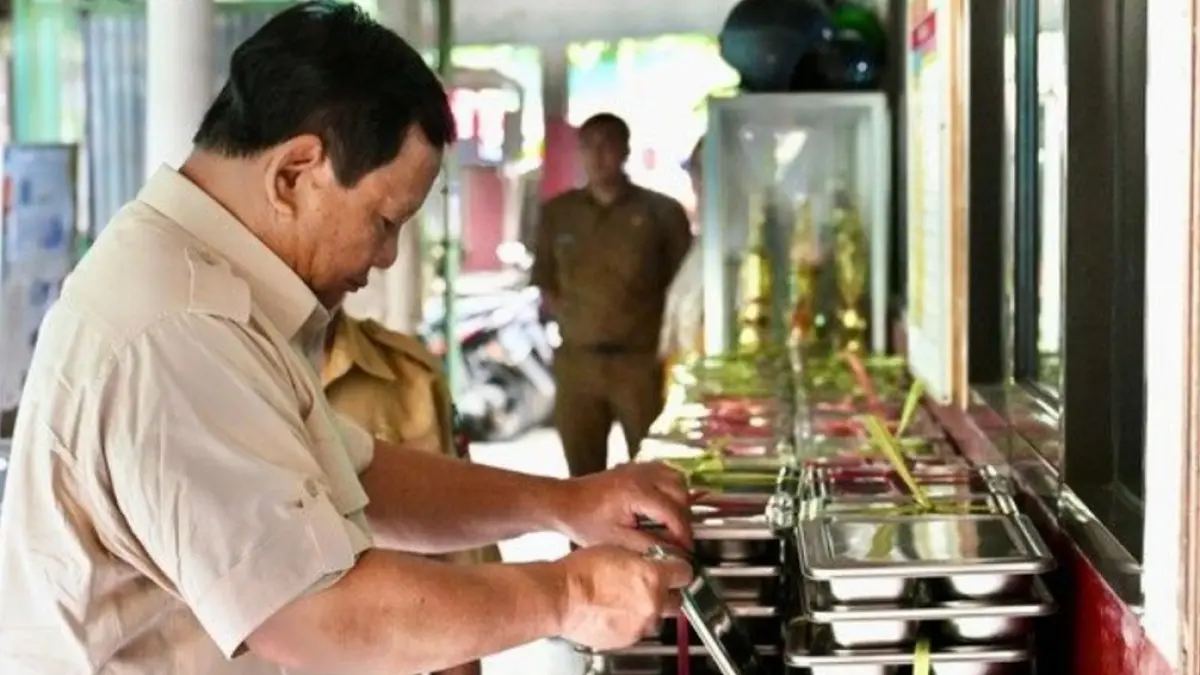 Aksi demo di BGN soroti dugaan korupsi MBG. Wakil Kepala BGN janji klarifikasi terbuka dan audiensi resmi soal program makan bergizi gratis.