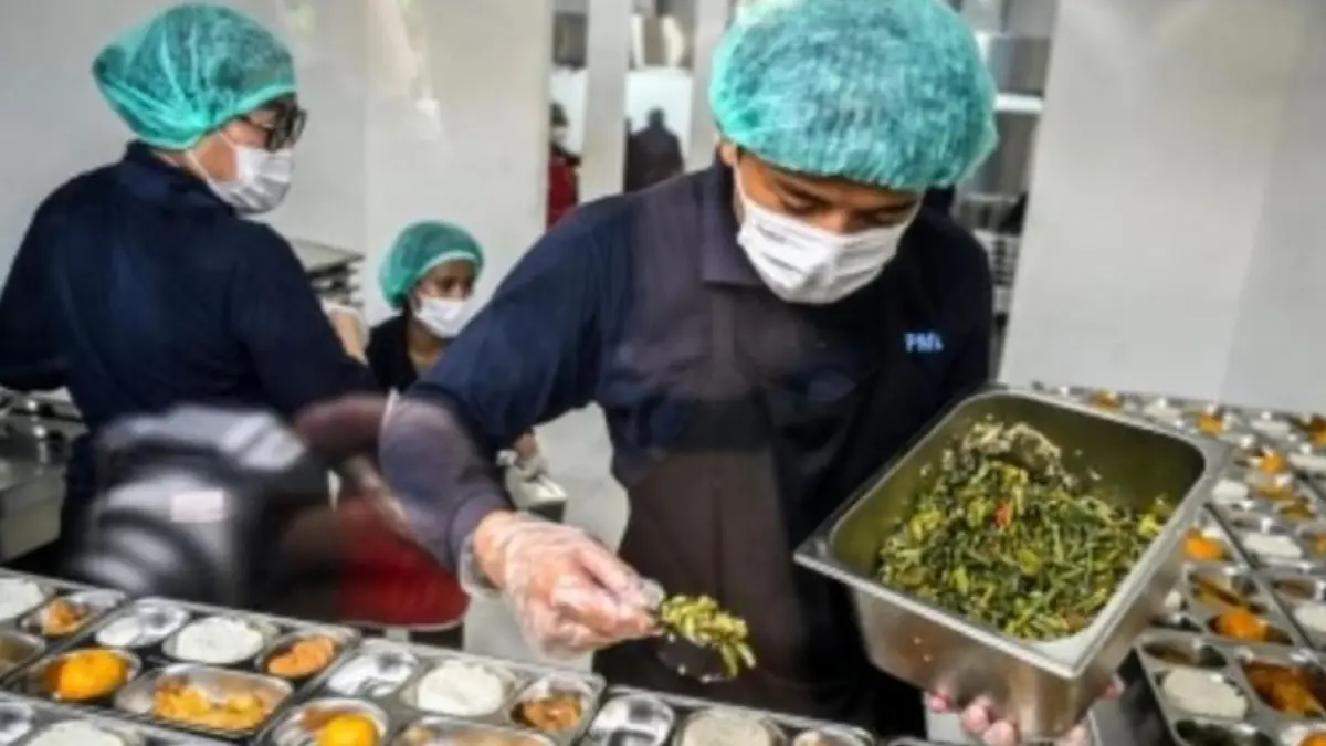Jual beli titik Program Makan Bergizi Gratis disorot BGN. Dugaan penggelembungan dapur, penyewaan fasilitas hingga SK jadi jaminan bank ikut terungkap.