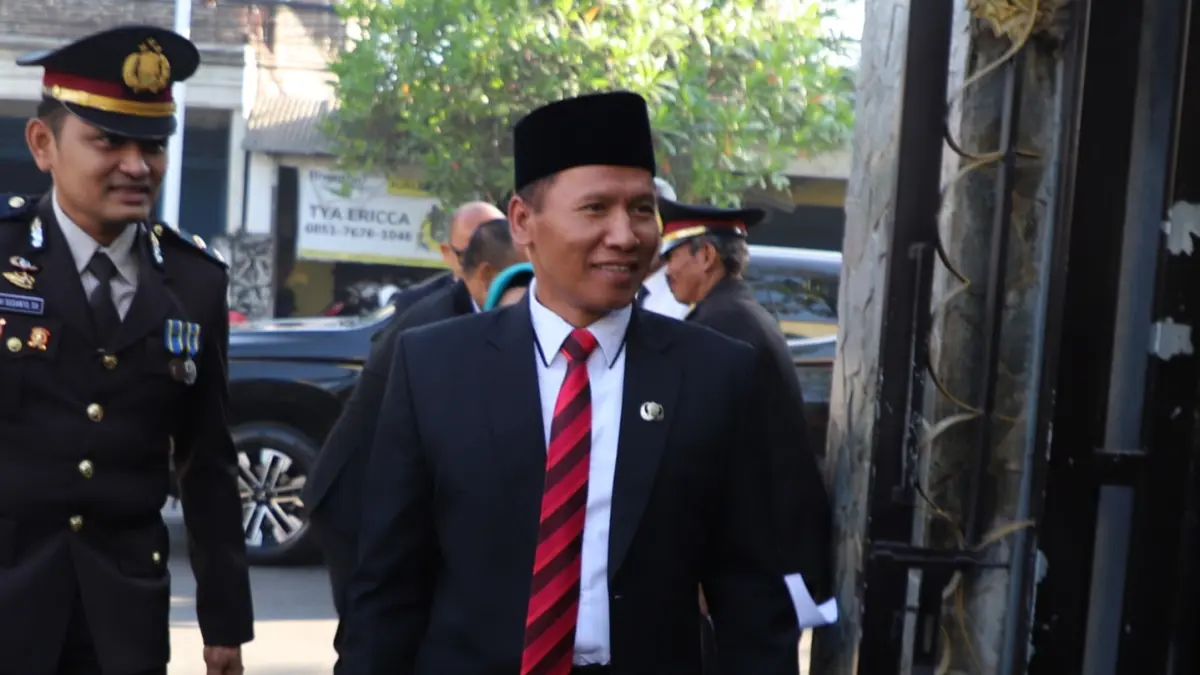 Plt Bupati Tulungagung Ahmad Baharudin saat menghadiri upacara peringatan Hari Bayangkara ke 80 di Mapolres Tulungagung, Rabu (1/7)