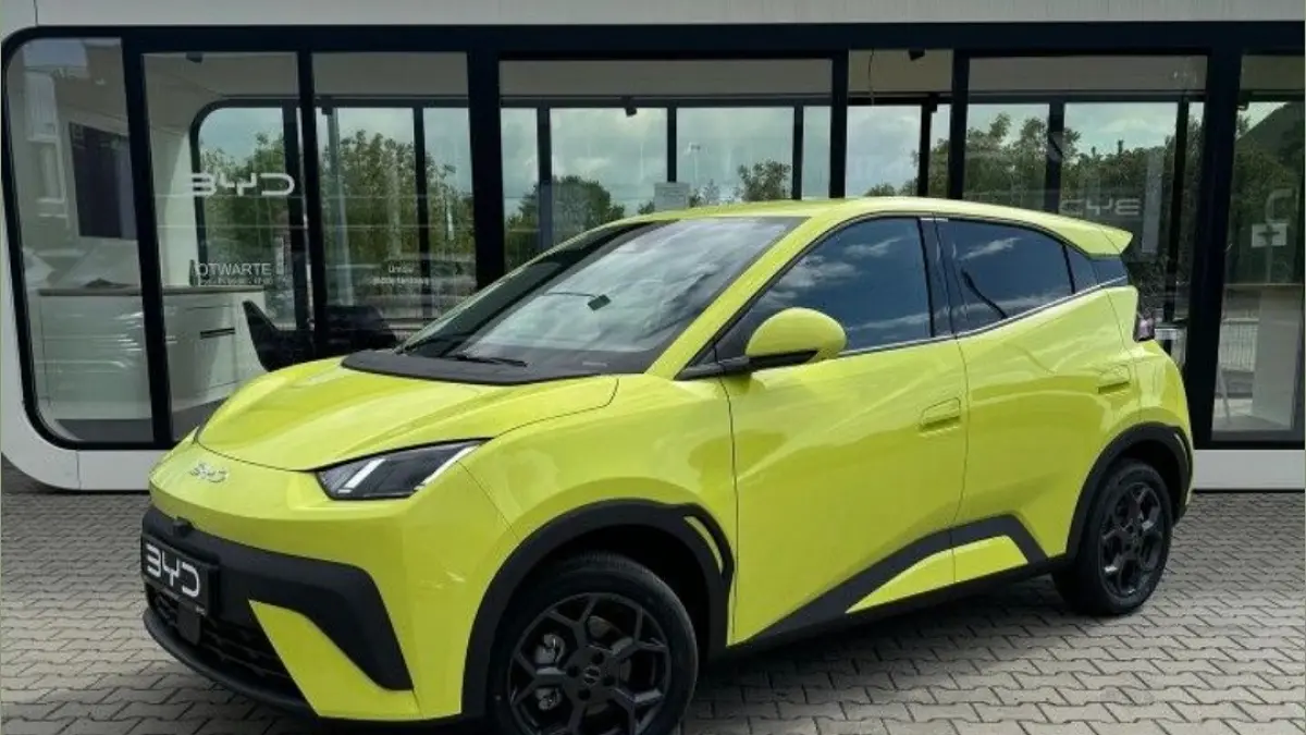 BYD Atto 1 Dynamic 2025 dimodifikasi dengan air suspension, pelek langka ring 17, Big Brake Kit Brembo hingga tetap nyaman digunakan harian.