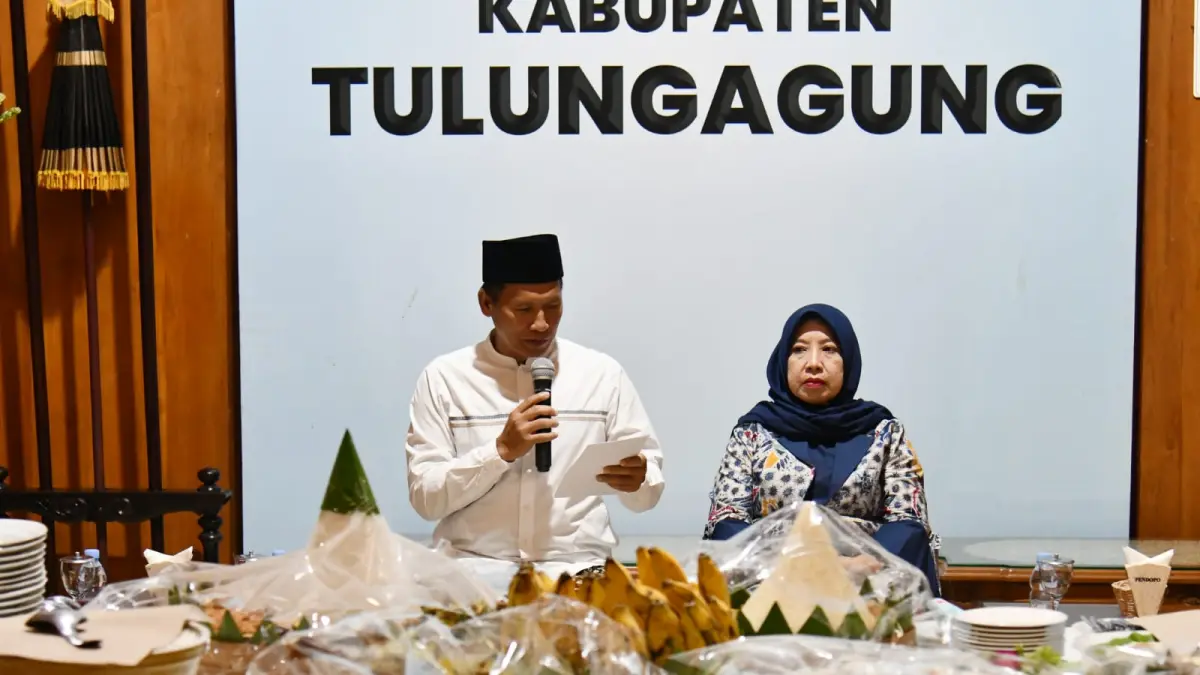 Plt Bupati Tulungagung Ahmad Baharudin saat menghadiri rutinan doa bersama malam Jum