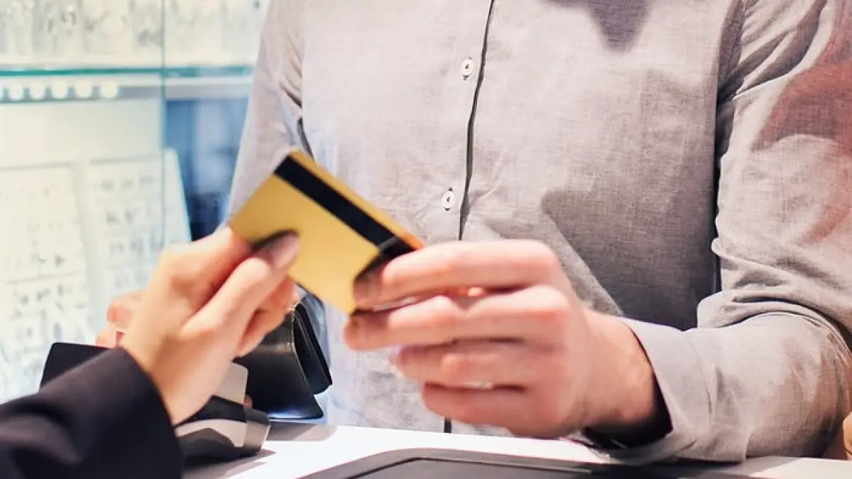 Cara munculkan Dana Instan di aplikasi DANA ramai dicari. Simak tips agar fitur pinjaman muncul, mulai dari aktif bertransaksi hingga menghubungi CS.(Gemini AI)