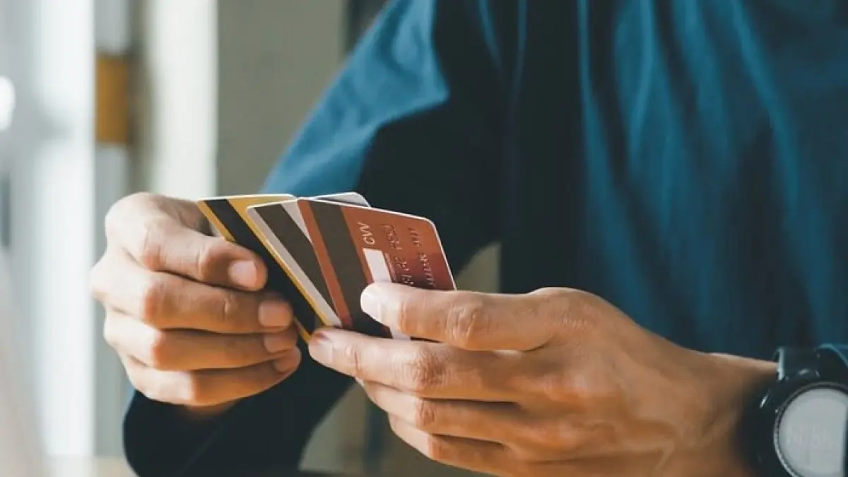 Dana Instan tidak muncul? Simak cara mengaktifkan fitur pinjaman di aplikasi Dana mulai dari update aplikasi, akun premium, hingga menghubungi layanan bantuan.(Gemini AI)
