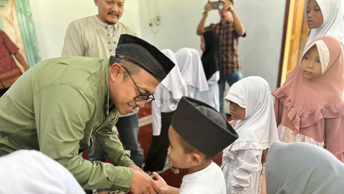 Kepedulian sosial kembali ditunjukkan keluarga besar PG Modjopanggoong melalui penyaluran santunan kepada 102 anak yatim di Masjid An Nur PG Modjopanggoong, Jumat (3/7/2026).