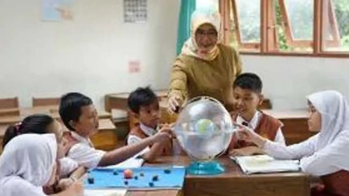 Gaji PPPK Sekolah Rakyat 2026 berpotensi naik dengan berbagai tunjangan, THR, gaji ke-13, BPJS, hingga TPG. Simak rincian lengkapnya.(Gemini AI)
