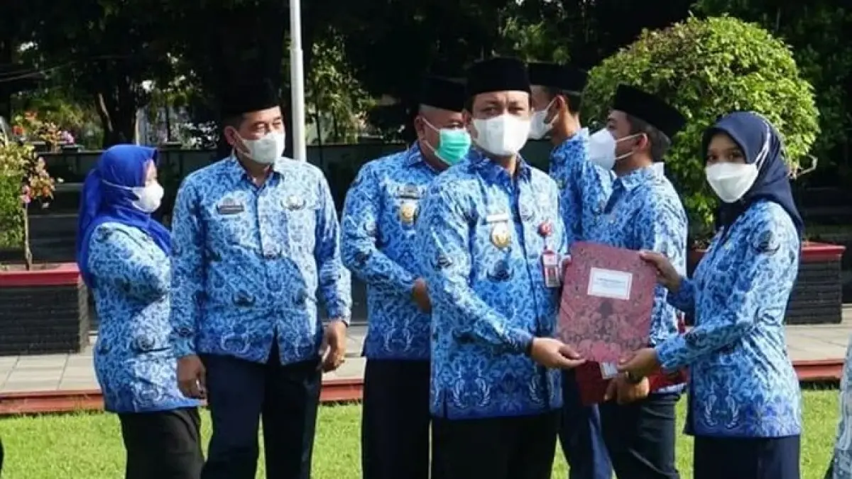 Isu rapel gaji pensiunan PNS 2026 cair 1 Juli dipastikan hoaks. PT Taspen tegaskan belum ada kebijakan kenaikan atau pembayaran rapel resmi.(Gemini AI)
