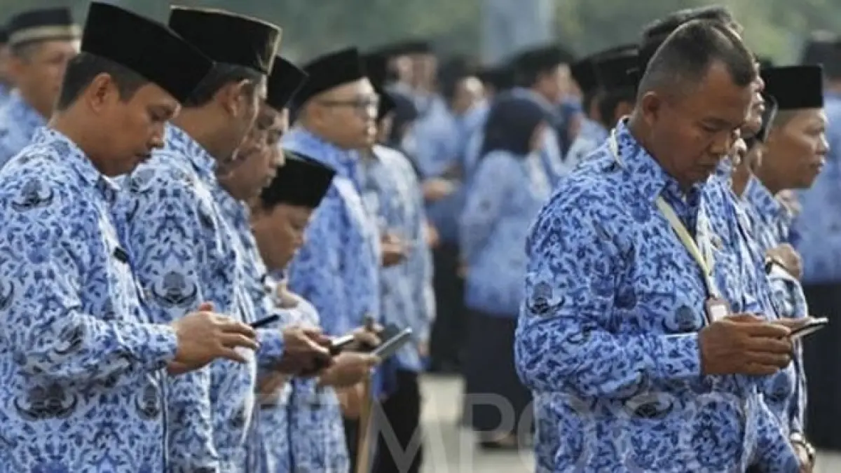 Tanggal gajian PNS kembali menjadi sorotan usai rapat PT Taspen dengan DPR. Simak penjelasan mengenai jadwal pencairan dan autentikasi pensiun.(Gemini AI)