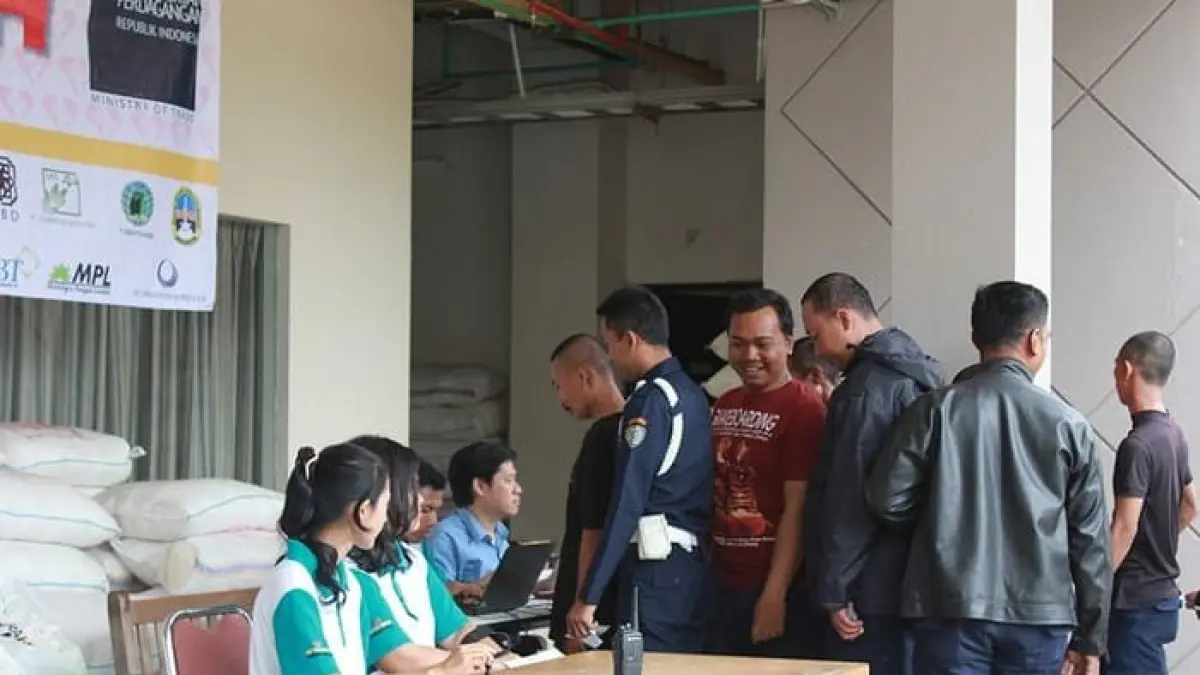 Status usulan bansos Kemensos tahap 3 mulai difinalisasi. Simak kriteria penerima, proses pemutakhiran data BPS, dan peluang lolos sebagai KPM bansos 2026.(Gemini AI)