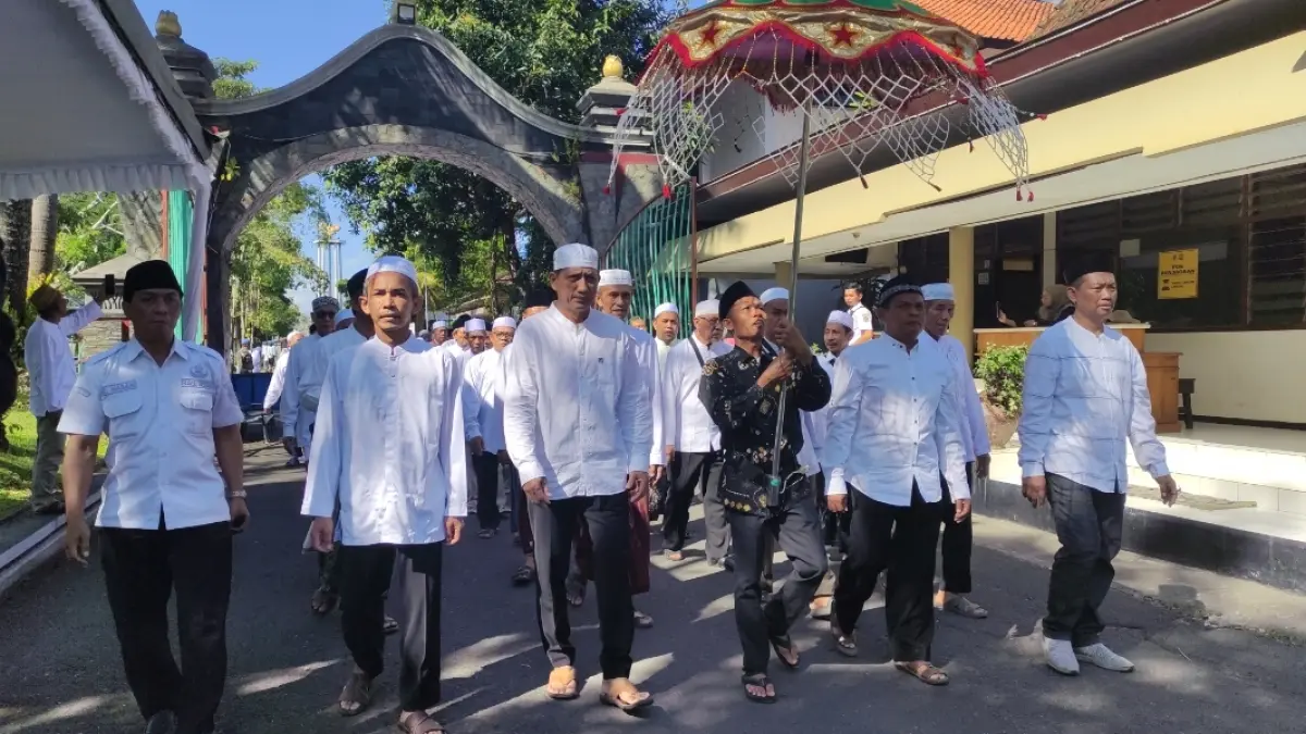 Jamaah haji Tulungagung disambut dengan acara tasyakuran oleh Pemkab Tulungagung di Pendopo Kongas Arum Kusumaningbangsa (SANDY YUWANA/RADAR TULUNGAGUNG)