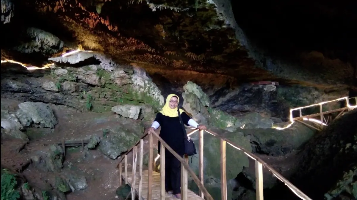 Sisi dalam Gua Tenggar yang memiliki stalagmit menakjubkan saat dijepret pada 2019 silam. (GOOGLE-VIE)