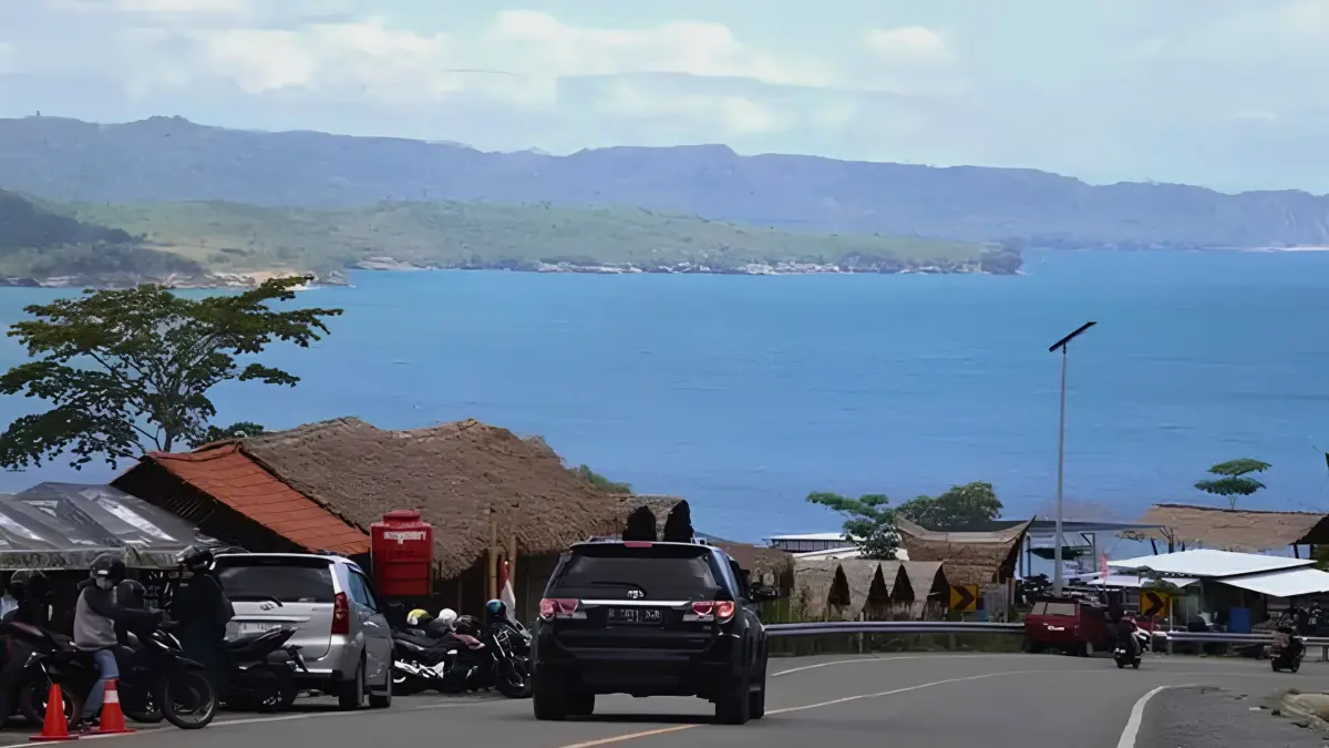 Wisata JLS Tulungagung menawarkan deretan pantai eksotis, akses jalan yang nyaman, dan panorama alam memukau yang cocok menjadi destinasi liburan. (Piterest)