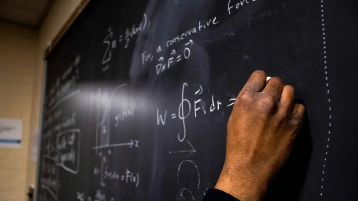 Latihan soal matematika SMP kelas 7 lengkap dengan 25 soal dan jawaban untuk membantu siswa memahami materi serta persiapan ujian.(Pinterest)