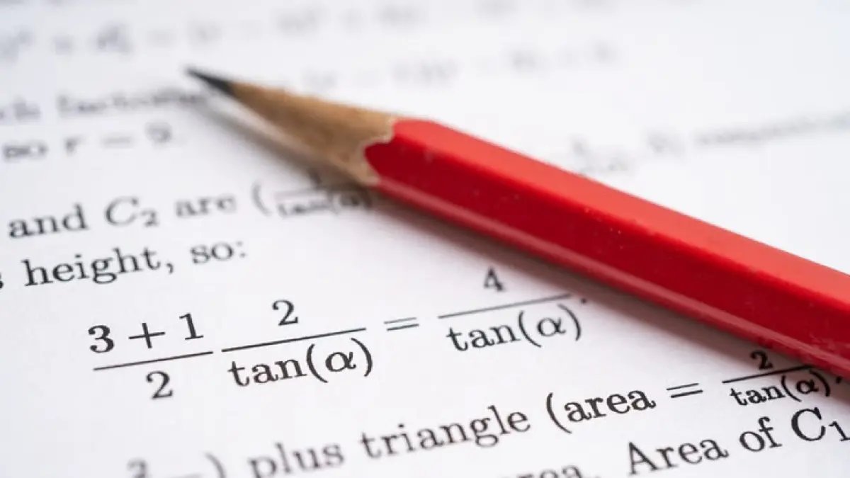 Latihan soal matematika SMP terbaru dengan 20 soal pilihan ganda dan kunci jawaban untuk membantu siswa belajar serta persiapan ujian.(Pinterest)