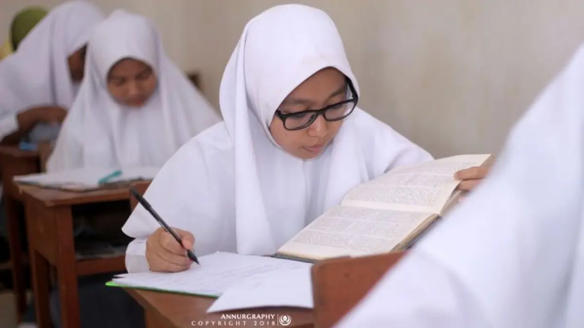 Latihan soal TKA SMP 2026 terbaru berisi 30 soal pilihan ganda lengkap dengan kunci jawaban untuk membantu siswa mempersiapkan Tes Kemampuan Akademik.(Pinterest)