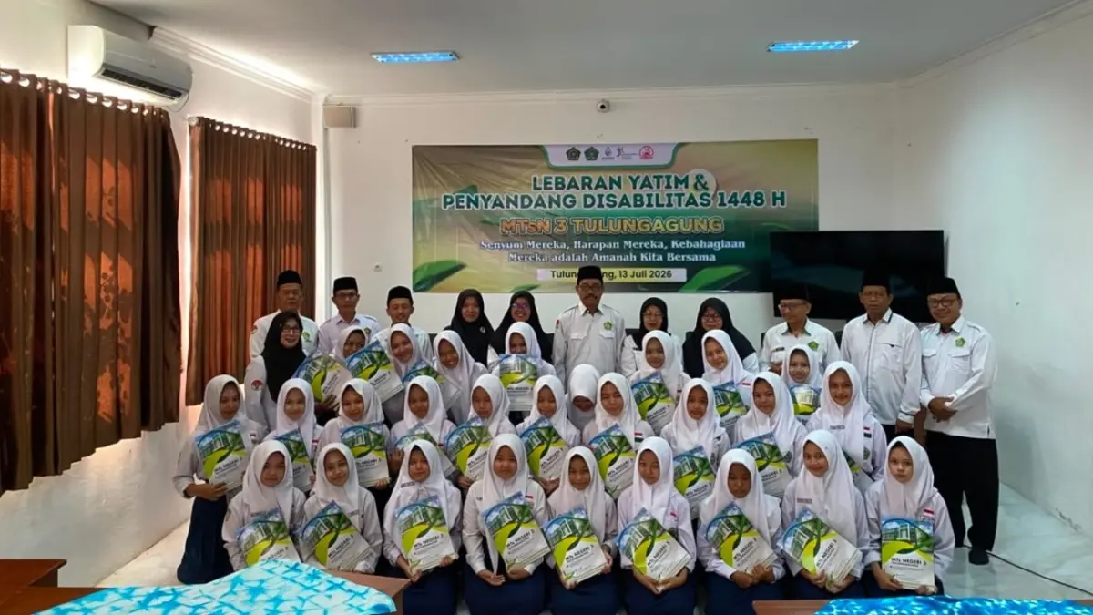 Lebaran yatim dan penyandang disabilitas 1448 H MTsN 3 Tulungagung.