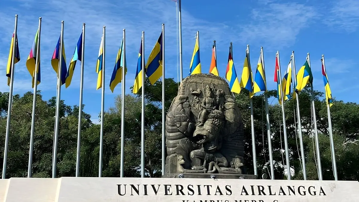 PTN Terbaik di Indonesia yang ditampilkan dalam video kampus favorit menampilkan UI, UGM, ITB, UNAIR, UB, UNHAS, dan USU melalui kompilasi visual. (Pinterest)