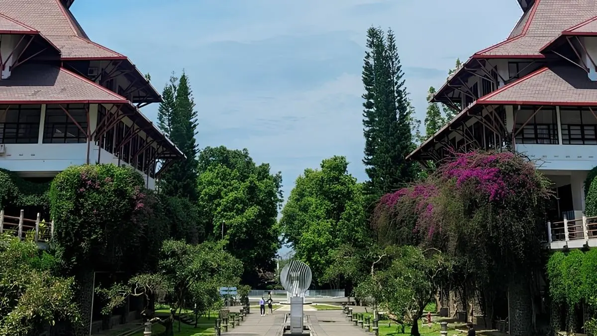 Universitas Terbaik di Indonesia 2025 versi QS World University Rankings menempatkan UI di posisi pertama. Simak daftar lengkap 15 kampus terbaik. (Pinterest)