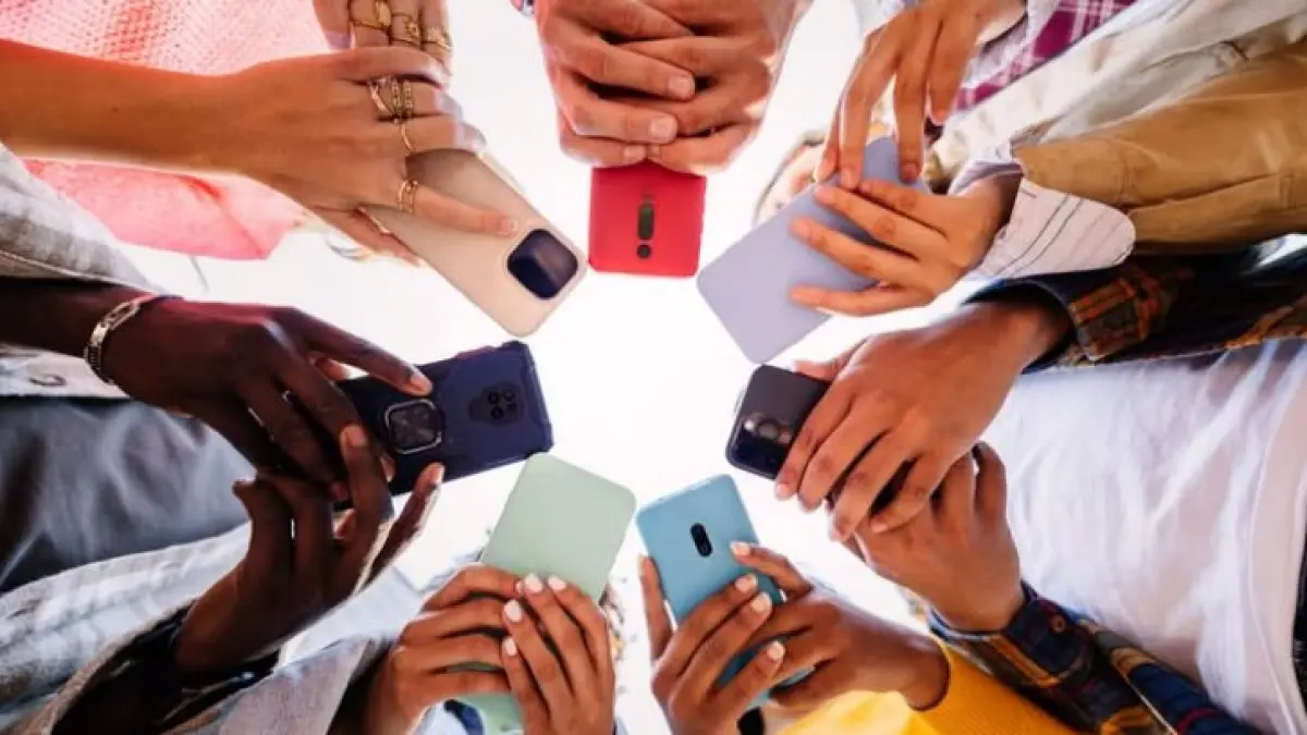 Cari HP 2 jutaan terbaru 2026? Ini daftar 10 ponsel terbaik edisi Juli 2026 dengan baterai jumbo hingga 8000 mAh dan spesifikasi gaming paling tangguh! (Pinterest)