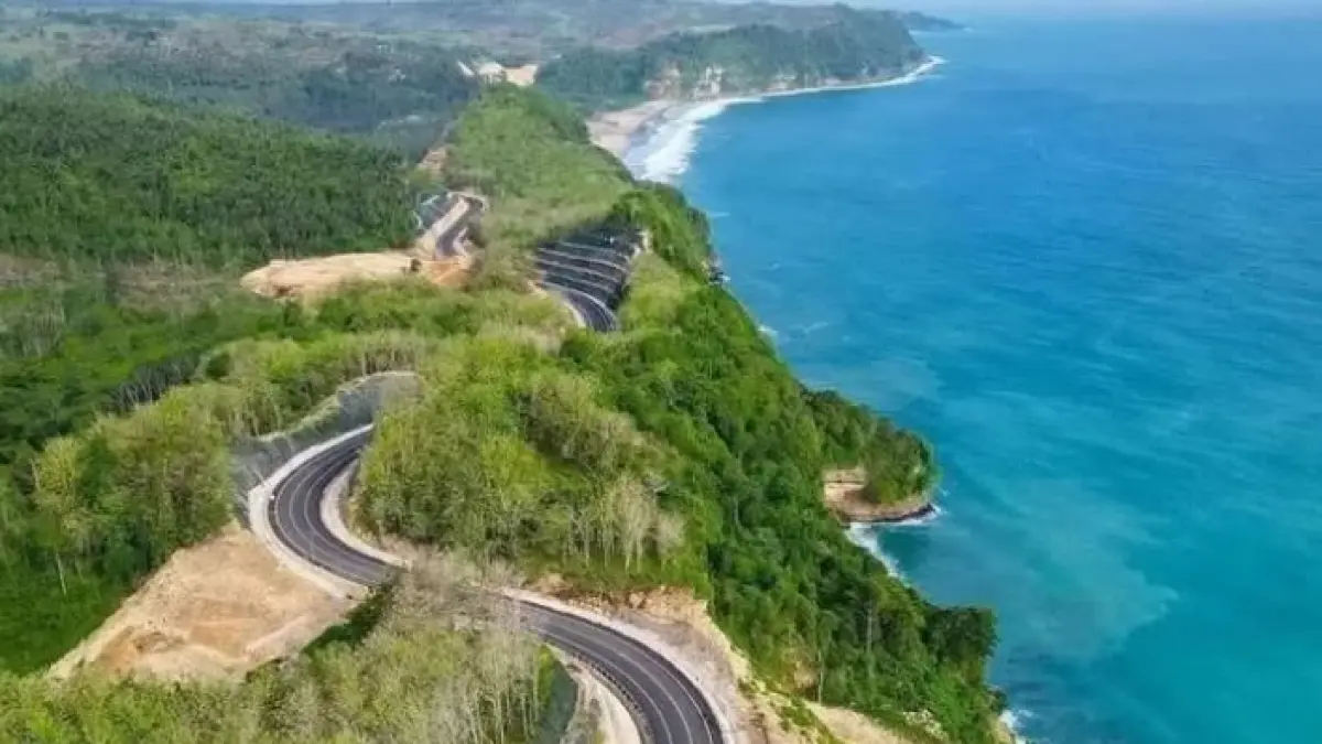 JLS Blitar Tulungagung kini resmi terhubung! Simak rute uji coba terbaru melewati perempatan Makkah Pucanglaban hingga keindahan pesisir JLS Dlodo.(Pinterest)