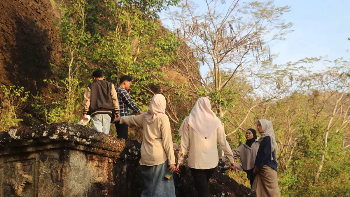 Relief di Goa Selomangleng, Desa Sanggrahan, Kecamatan Boyolangu, Kabupaten Tulungagung, menyimpan kisah Kakawin Arjunawiwaha karya Mpu Kanwa. (RAHIIQ AL BACHRI/ RADAR TULUNGAGUNG)
