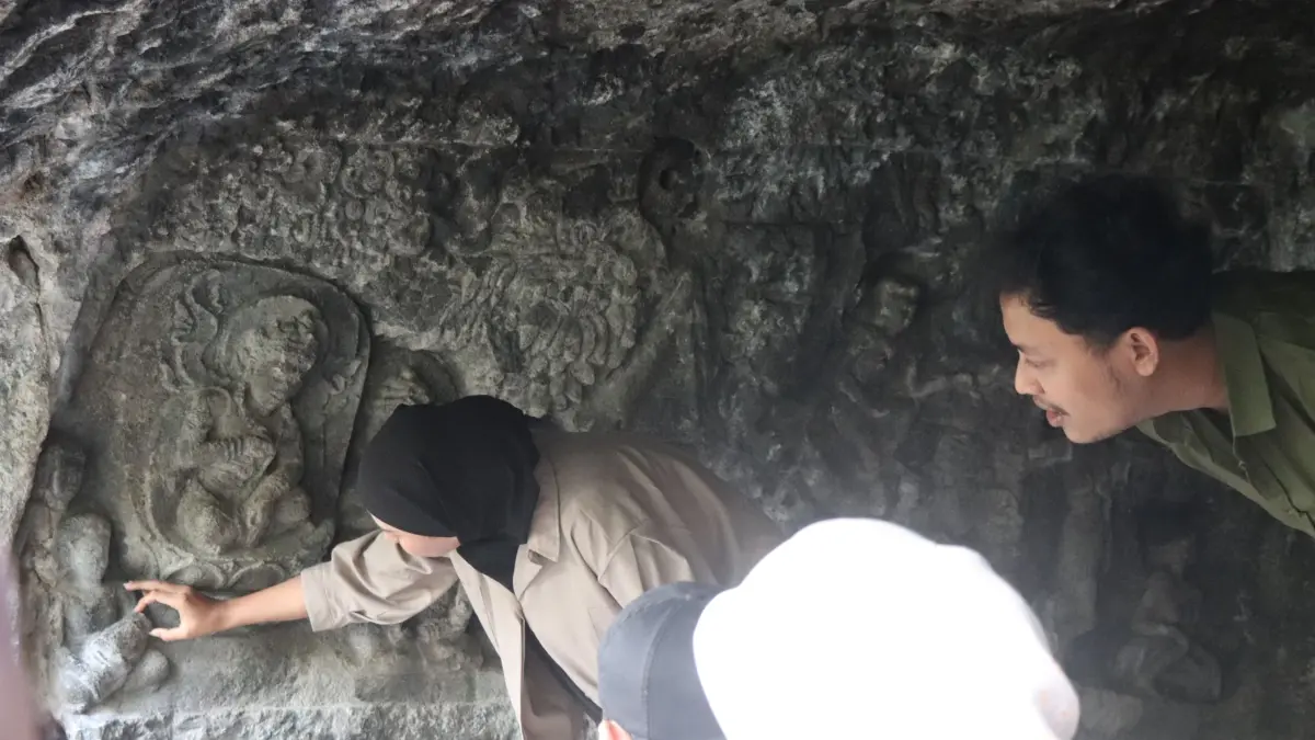 relief-relief yang menghiasi dinding Goa Selomangleng, Desa Sanggrahan, Kecamatan Boyolangu. (RAHIIQ AL BACHRI/ RADAR TULUNGAGUNG)