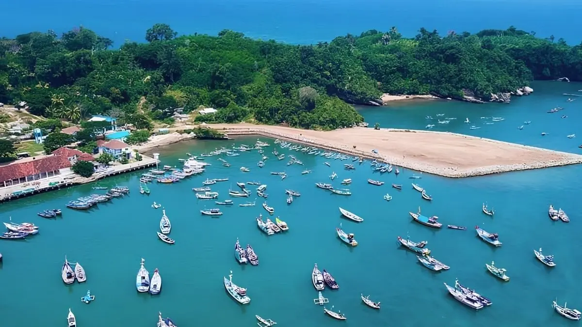 Wisata Tulungagung menawarkan beragam destinasi menarik, mulai Puncak Jowin, Pantai Midodaren, Pantai Gemah hingga Waduk Wonorejo.(Pinterest)
