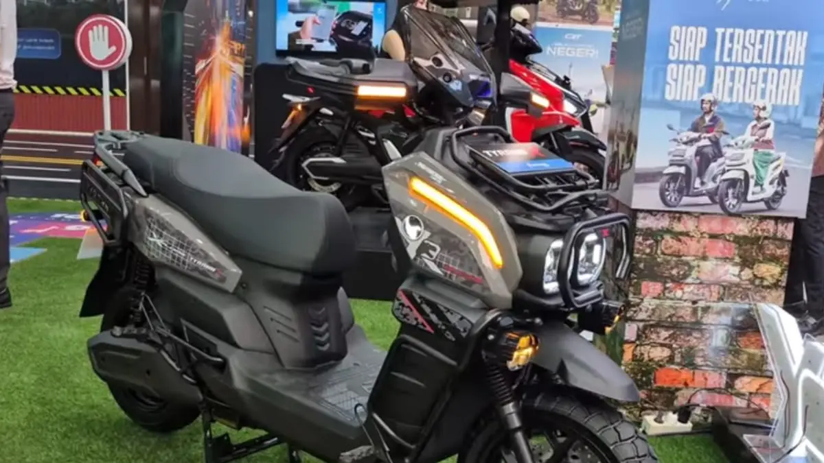 Indomobil eMotor Tirano X tampil di Jakarta Fair 2026 dengan desain adventure, fog lamp, roda depan ring 13, dan baterai lebih besar.