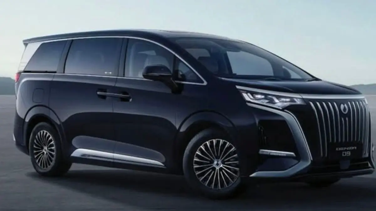 Denza D9 hadir dengan harga Rp950 juta dan fitur premium, menjadi pesaing serius Toyota Alphard Hybrid di Indonesia.