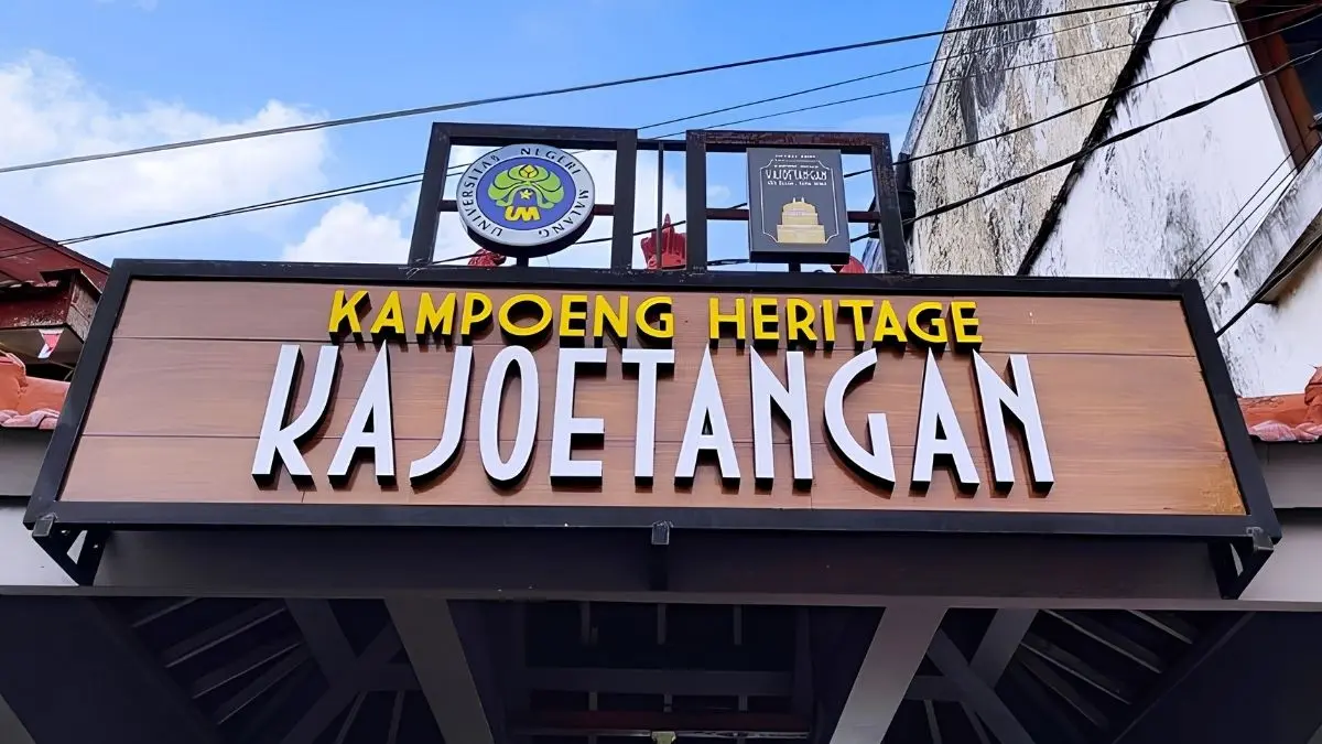 Kayutangan Heritage Malang 2026 menawarkan suasana berbeda antara siang dan malam dengan gedung parkir baru, kuliner, live music, dan fasilitas lengkap. (Pinterest)