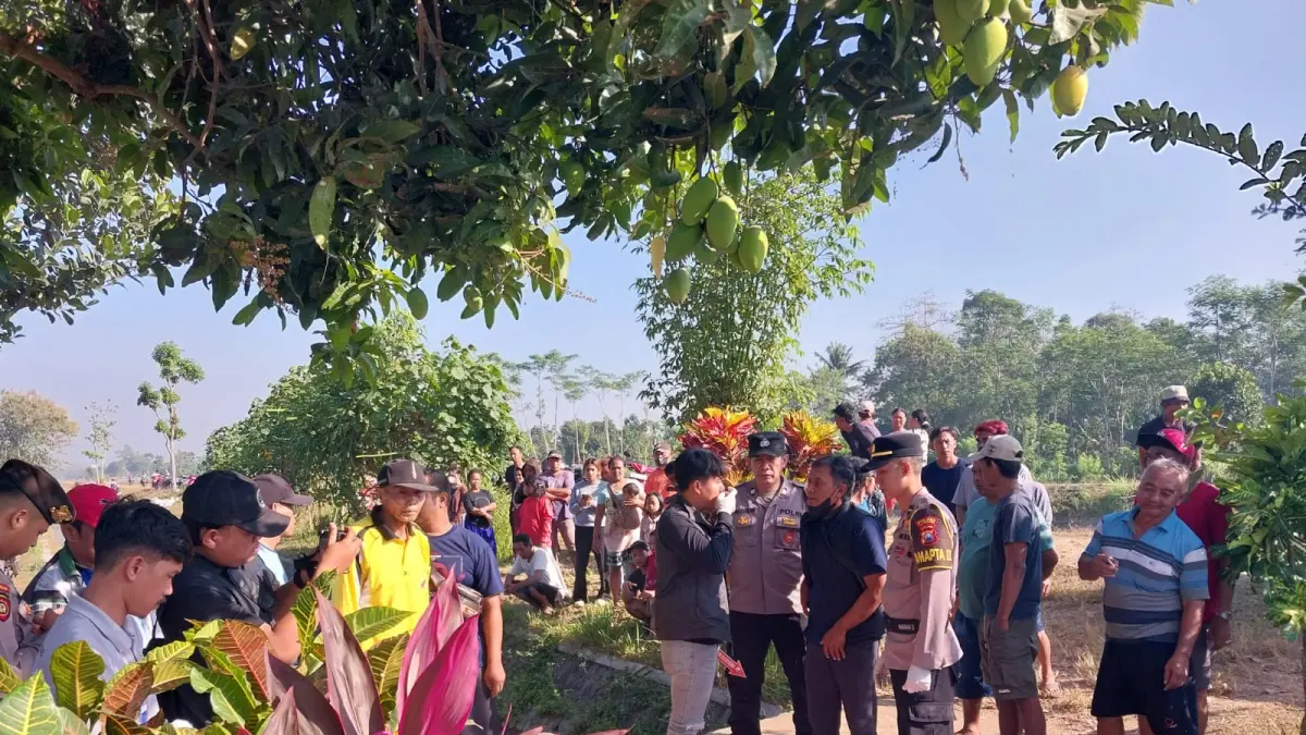 Korban Ditemukan Tengkurap di Samping Motor yang Tercebur ke Sungai (POLSEK REJOTANGAN UNTUK RADAR TULUNGAGUNG) 