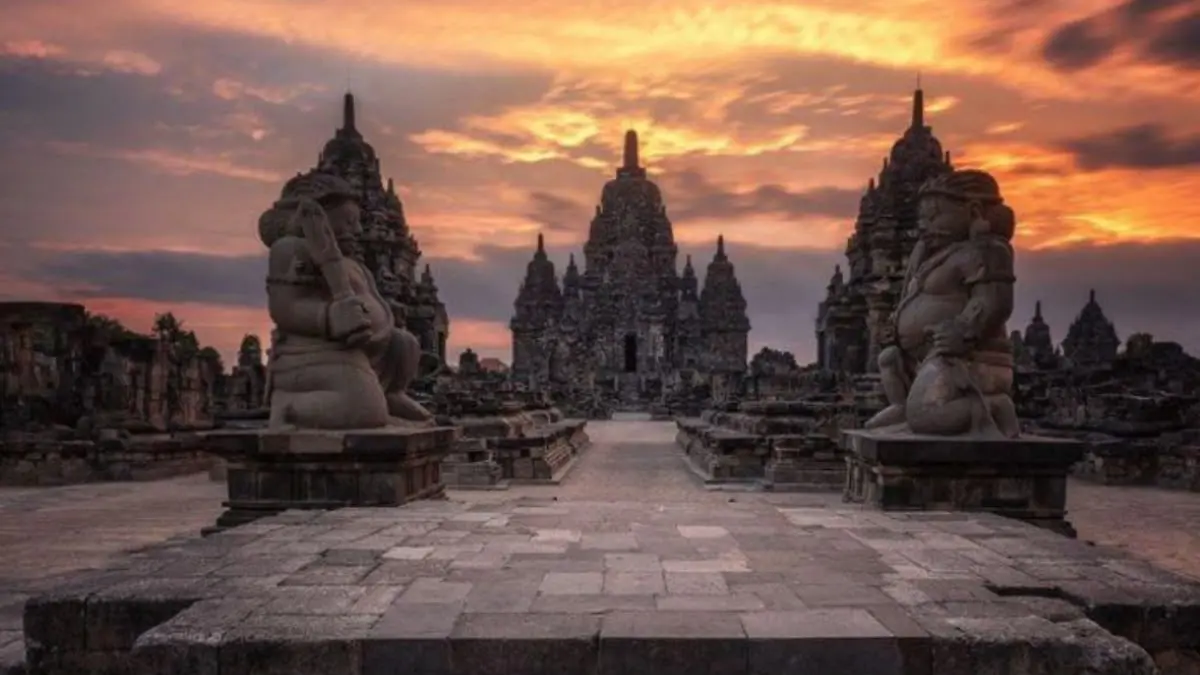 Lambang resmi Kerajaan Majapahit era Hayam Wuruk terungkap dalam Negarakertagama. Ternyata bukan Surya Majapahit, melainkan lambang buah maja.(Google)