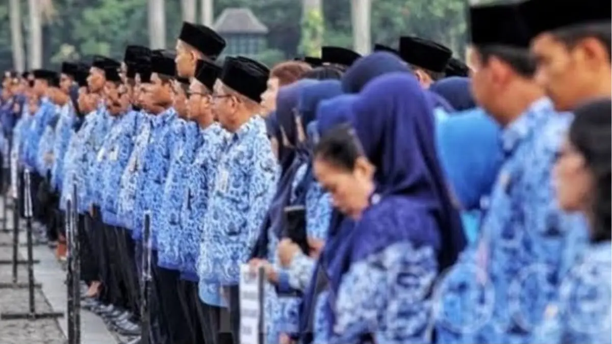 Dosen ASN beberkan kesaksian di MK: gaji CPNS cuma Rp2,2 juta, tunjangan minim, hingga terpaksa nyambi jualan bubur dan ngojek demi sambung hidup. (Pinterest)