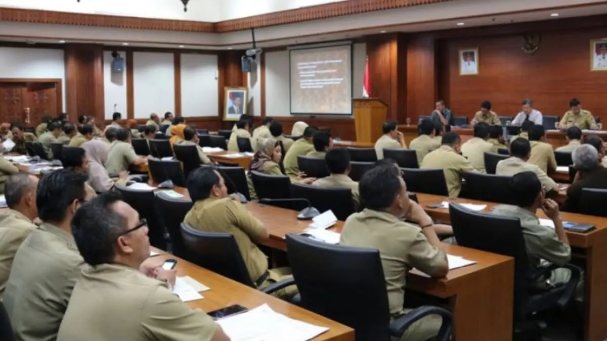 Program Sekolah Rakyat Kemensos Prabowo capai 166 lokasi di 34 provinsi. Cek data penerima manfaat, target 400 ribu siswa, dan progres fisik tahap 2.