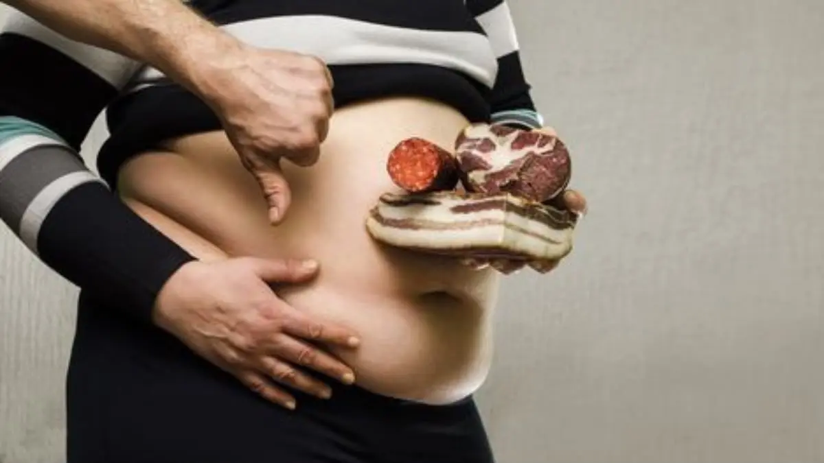 Pelajari gejala hiperkolesterolemia menurut dr. Dewi Widyastuti. Simak batas normal kolesterol, makanan pemicu, hingga bahaya komplikasi stroke. (Pinterest)