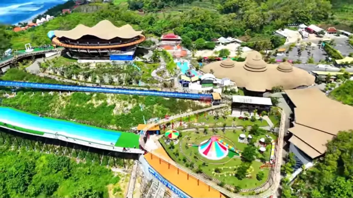 Tempat wisata Jogja 2025 menghadirkan 16 destinasi hits mulai dari Gunung Kidul, Malioboro, hingga wisata alam dan kuliner.
