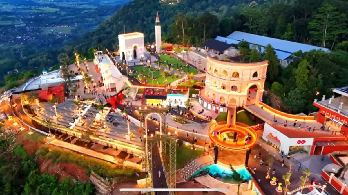 Tempat wisata Jogja 2025 menghadirkan berbagai destinasi viral, mulai dari HeHa Ocean View, Gesing Wonderland, hingga Malioboro.
