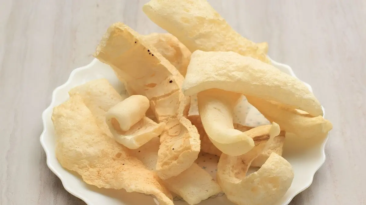 Bisnis kerupuk rambak di Desa Pencangaan, Pemalang, memproduksi sekitar satu kuintal per hari dan dipasarkan hingga Pekalongan. (Google)