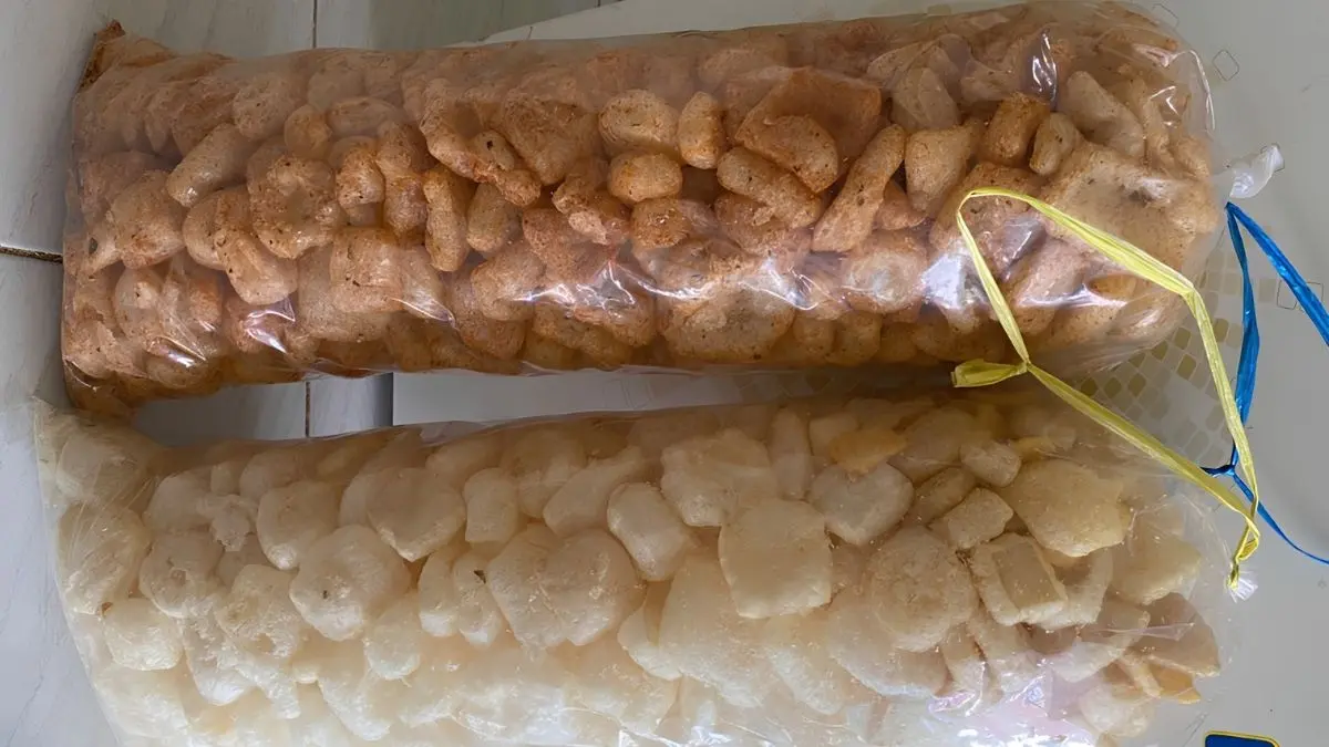 Bisnis kerupuk rambak pasutri Bogor berkembang dari kaki lima menjadi produksi 2,5 ton per bulan dan masuk sekitar 12.000 gerai minimarket. (Google)