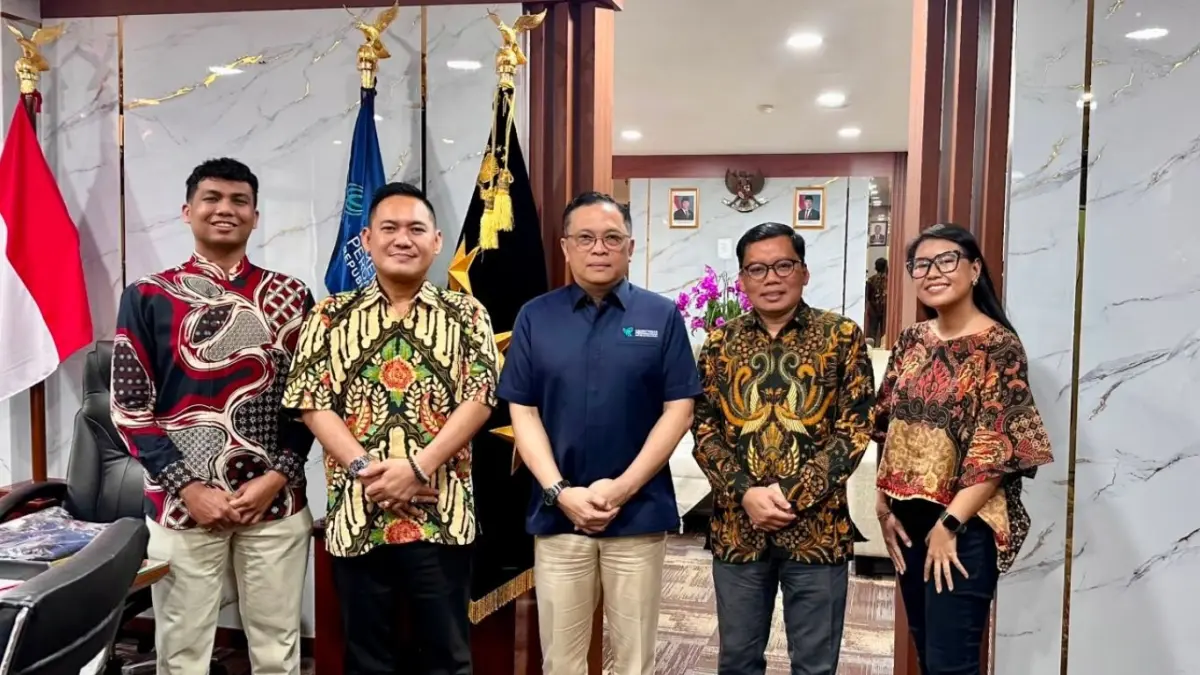 Jajaran pengurus AAKLESIA berfoto bersama Inspektur Jenderal (Irjen) Kemendag RI yang baru, Komjen Pol. Helmy Santika, S.H., S.I.K., M.Si., saat audiensi resmi di Kantor Kementerian Perdagangan Republik Indonesia (Kemendag RI), Rabu (22/7).