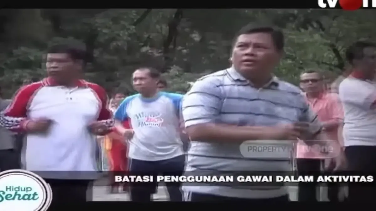 Pola hidup sehat menurut dokter meliputi makan seimbang, olahraga rutin, tidur cukup, relaksasi, dan menghindari gaya hidup kurang gerak.