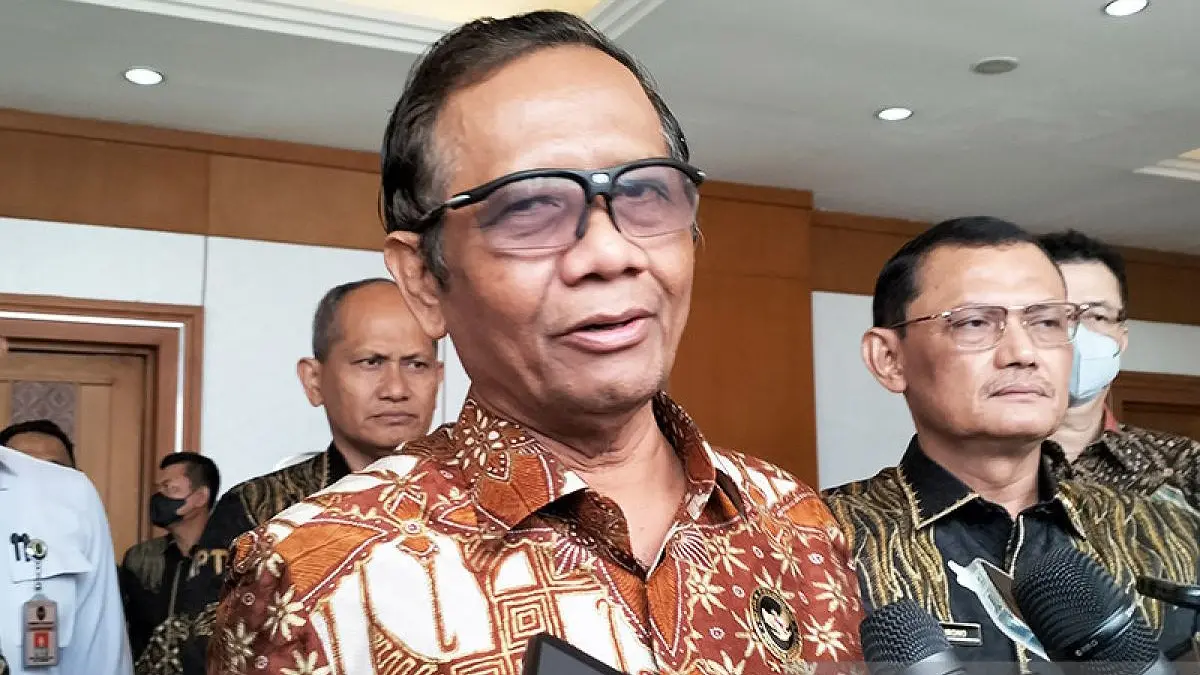Mahfud MD mengungkap kesaksiannya tentang Jokowi yang tak pernah meninggalkan salat meski mengikuti KTT ASEAN dan agenda internasional.(ANTARA)