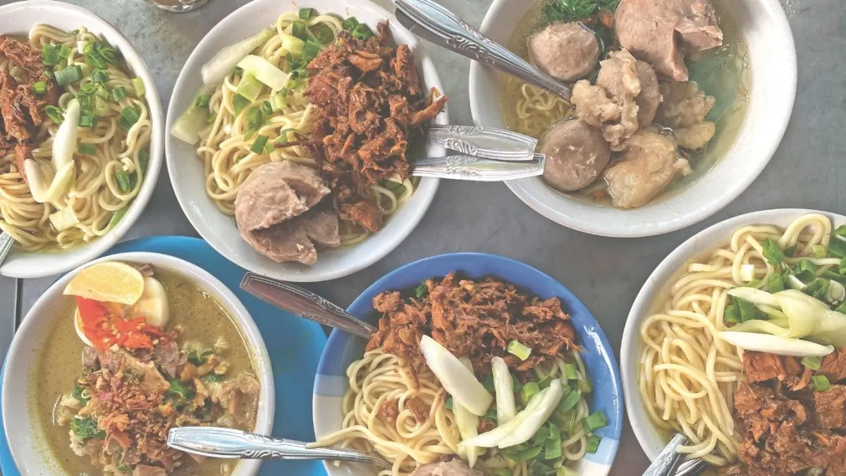 Bakso dan mi ayam masih menjadi pilihan kuliner favorit masyarakat.(MEGA MUSTIKA/RATU)